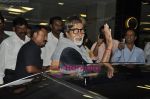 Amitabh Bachchan return from London in Mumbai Airport on 26th May 2011 (2).JPG